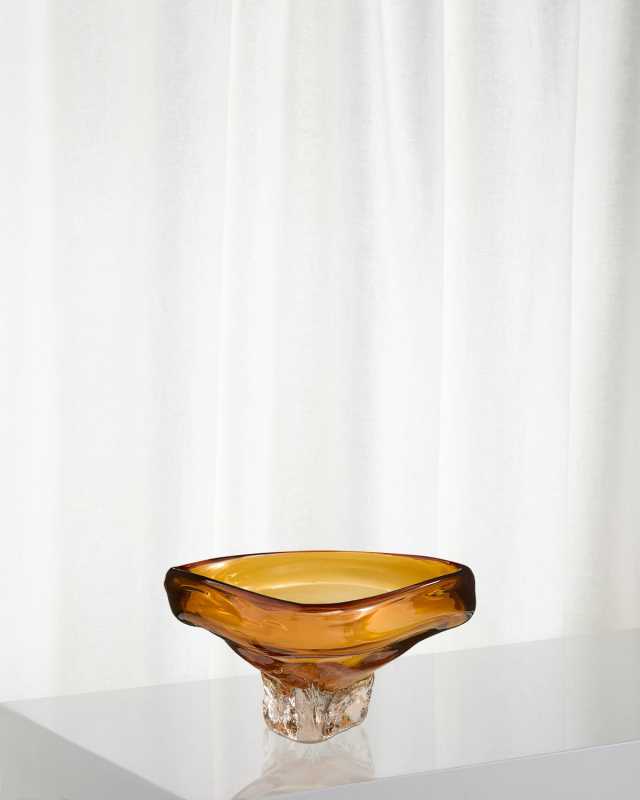 Alistair Bowl, Medium